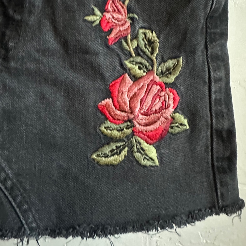Topshop Y2K Style Black Mini Jean Skirt Rose Embroidery Raw Hem Goth Biker Sz 2 - Picture 3 of 11